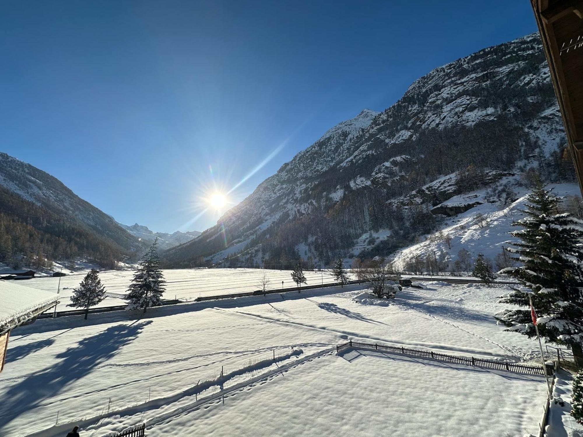 Alpine Retreat 4 Person Apartment Near Zermatt With Parking! Täsch Exterior foto
